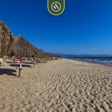 Cozy Beachfront Studio - Beach Club - Pools